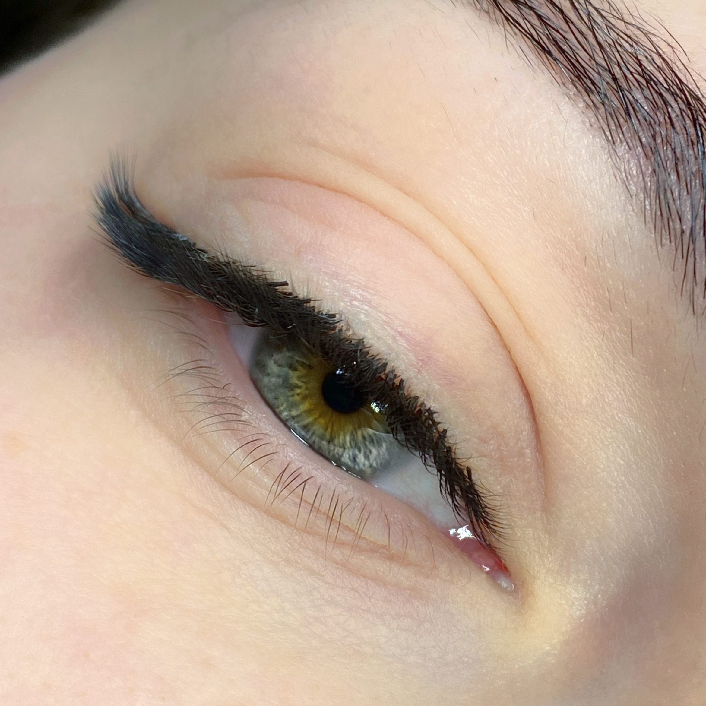 jak zrobić efekt eyelinera na oku
